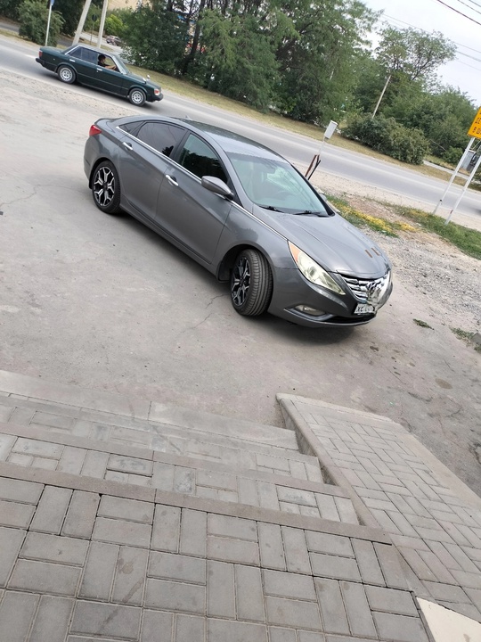 Продам HYUNDAI SONATA 2010г.в 2.4 (2)
