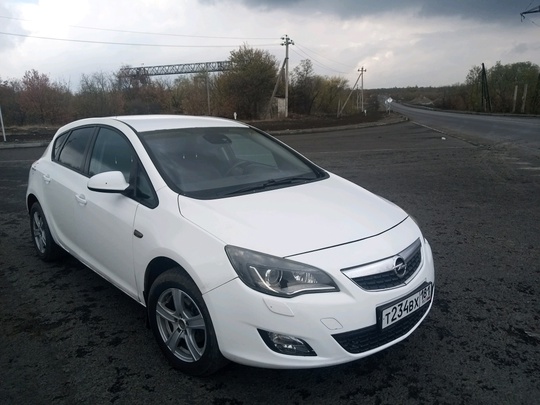 Opel Astra J. 2011 г. (2)