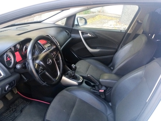 Opel Astra J. 2011 г. (8)