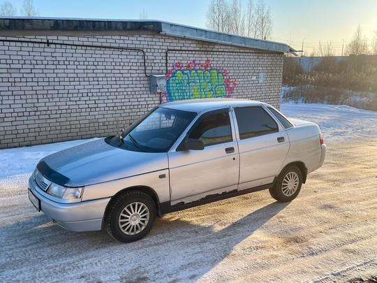 В продажу залетает 
2110 2003