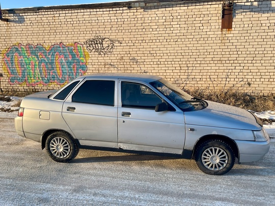 В продажу залетает 
2110 2003 (2)
