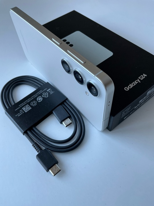 Samsung Galaxy S24  8/128гиг.Состояние (2)