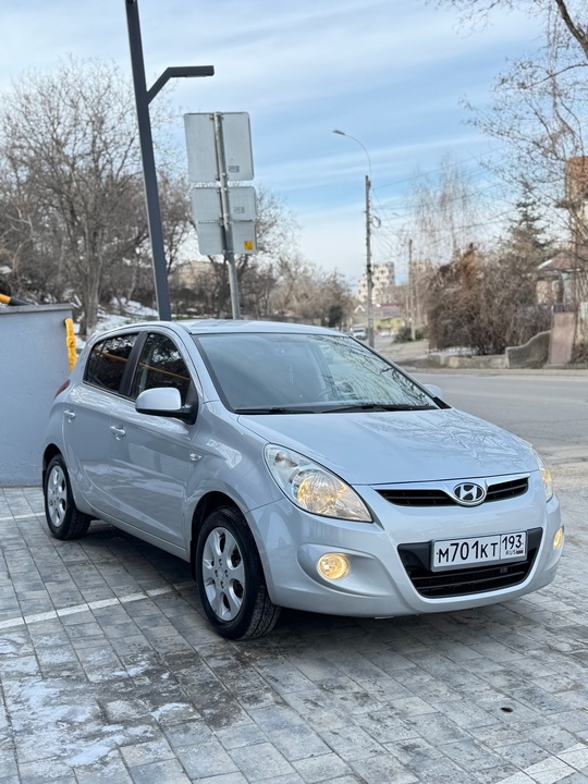 Продам Hyundai i20.
1.4 бензин.
Автомат.
2010г.
Автомобиль в
