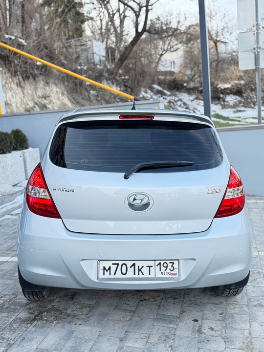 Продам Hyundai i20.
1.4 бензин.
Автомат.
2010г.
Автомобиль в (3)
