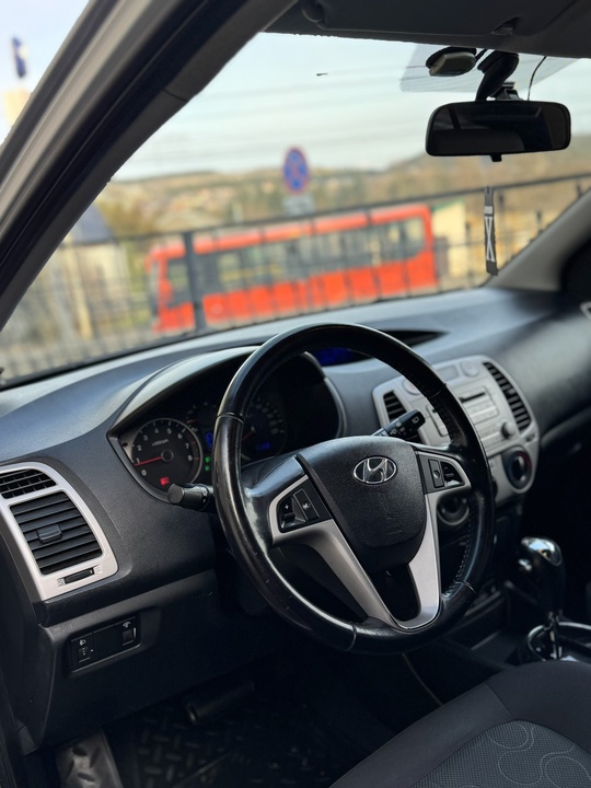 Продам Hyundai i20.
1.4 бензин.
Автомат.
2010г.
Автомобиль в (7)