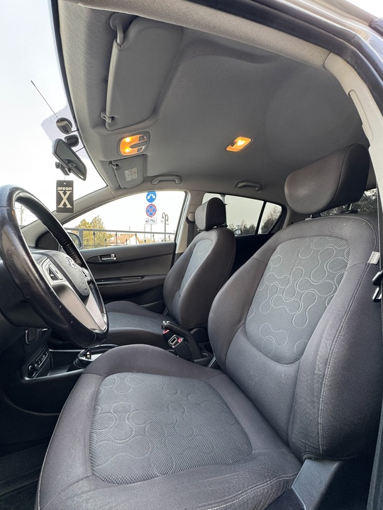 Продам Hyundai i20.
1.4 бензин.
Автомат.
2010г.
Автомобиль в (9)