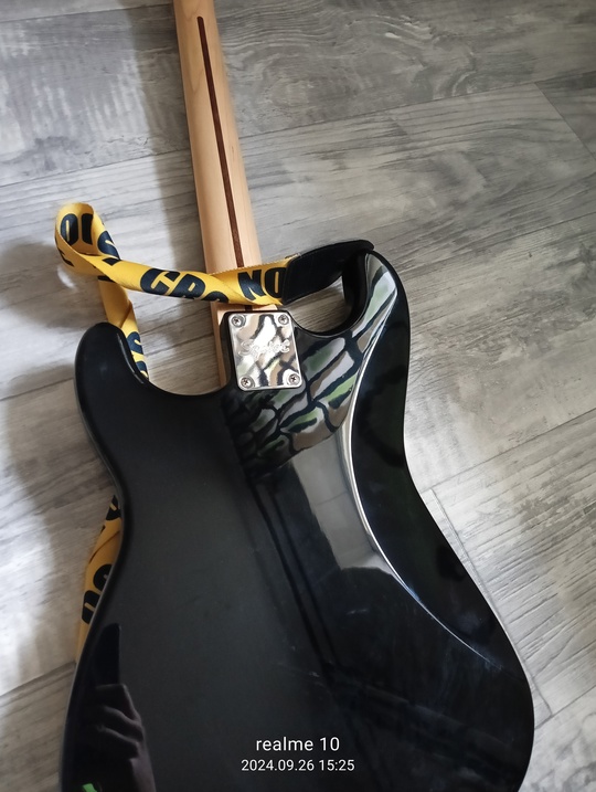 Продам электрогитару Squire by Fender (4)