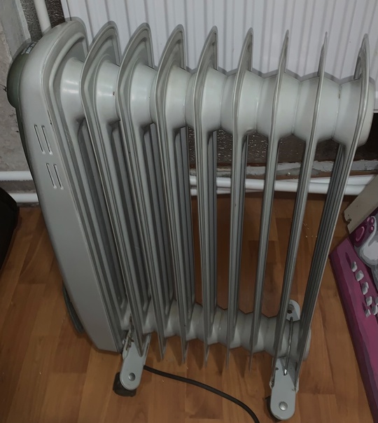 Продам рабочий масляный обогреватель,греет хорошо (1)