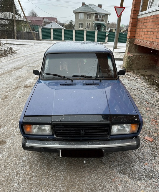 Продам Ваз 2107. 2006 год
Двигатель (2)
