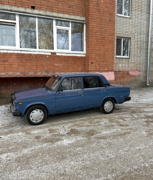 Продам Ваз 2107. 2006 год
Двигатель (3)