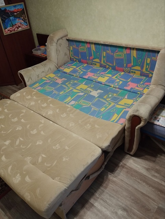 Продам диван срочно.2000 тыс самовывоз