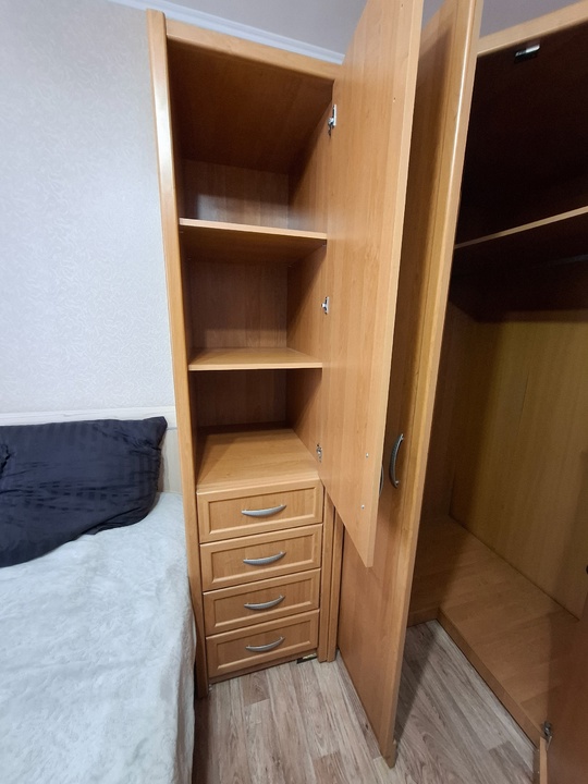 Продам шкаф 
Цена: 5к
Территориально Луганск, (4)