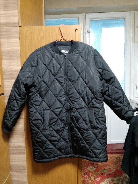 Продам новую женскую стёганую куртку.