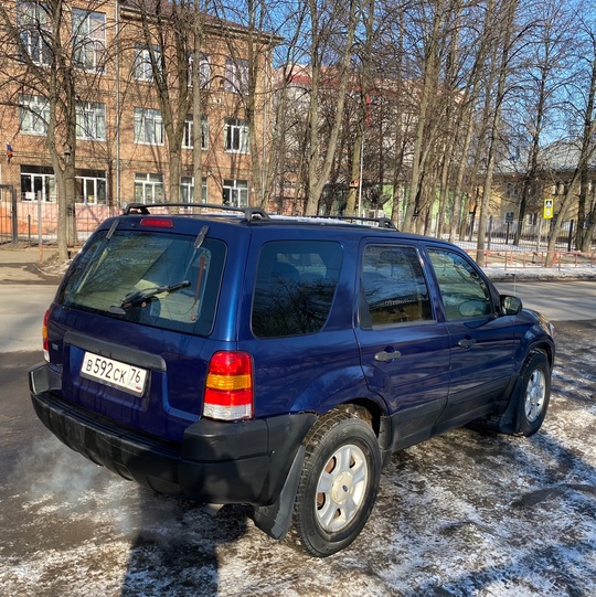 Форд Эскейп 
2003 год
3.0 автомат (1)