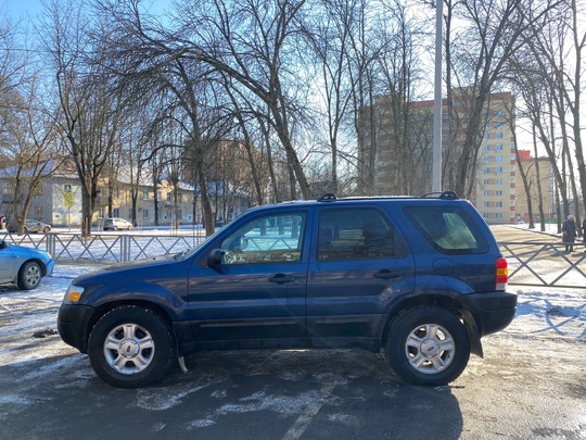 Форд Эскейп 
2003 год
3.0 автомат (3)