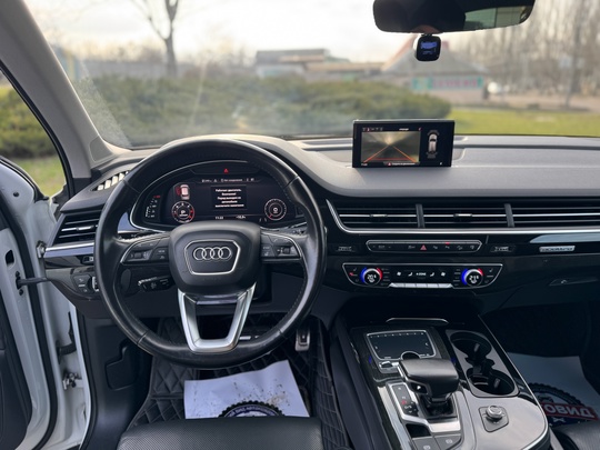 В продаже в Луганске
Audi Q7
Объем (4)