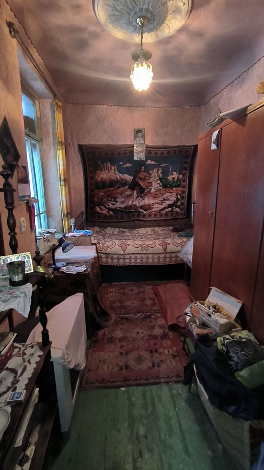 ПРОДАМ ДОМ. 
Жовтневый район, 
М. (4)