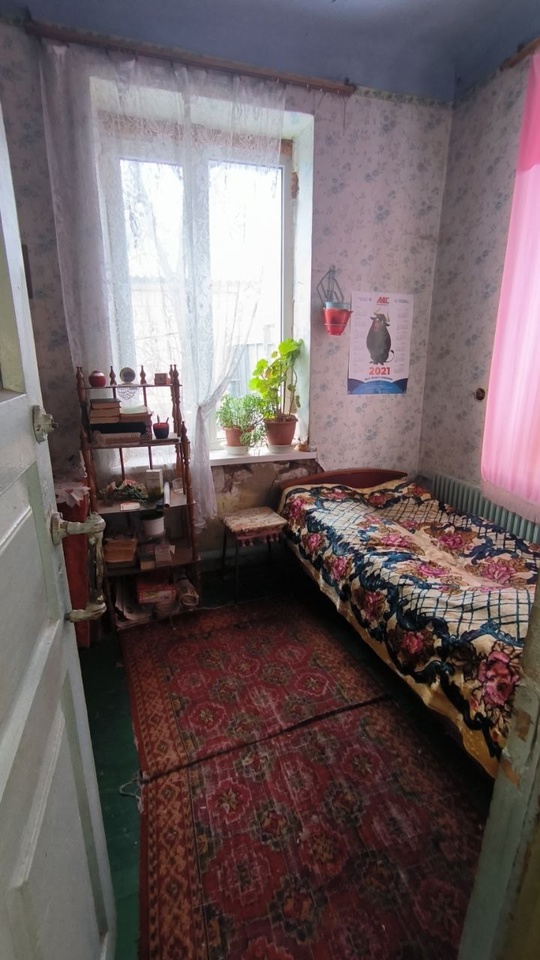 ПРОДАМ ДОМ. 
Жовтневый район, 
М. (5)