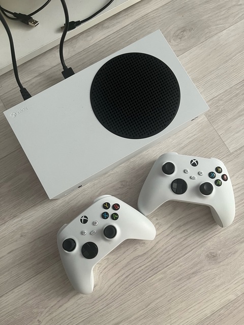 Продам Xbox series s 512гб
В