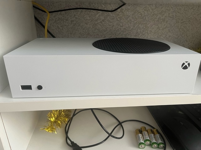 Продам Xbox series s 512гб
В (2)
