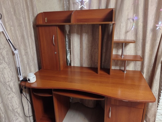 Продам письменный стол в отличном (3)