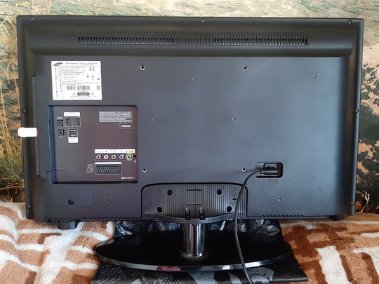 Продам ЖК-телевизор Samsung UE32EH5040W.
32" (81cm) (1)