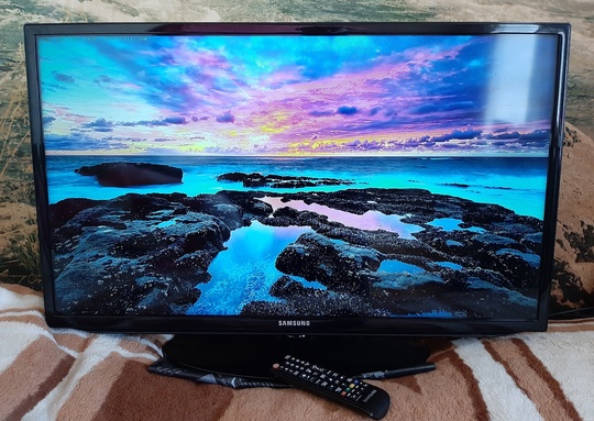 Продам ЖК-телевизор Samsung UE32EH5040W.
32" (81cm) (2)