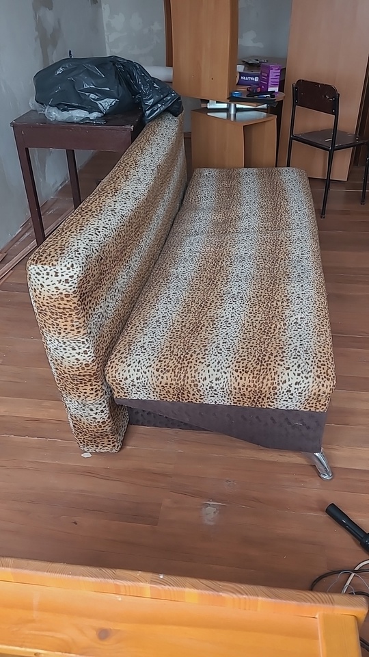 Продам диван срочно еврокнижка , (2)
