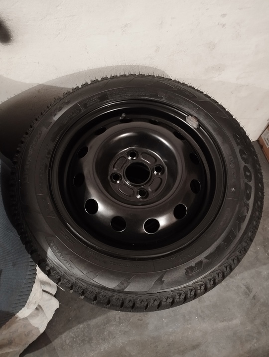 Продам Колеса в Сборе, (Зима).
Резина:Goodyear (1)