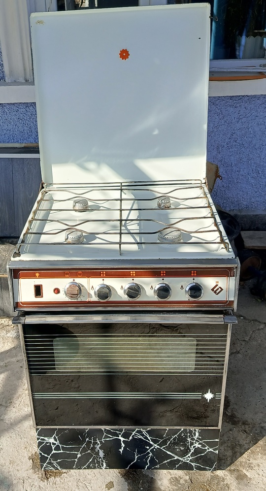 Продам газовую плиту, всё работает