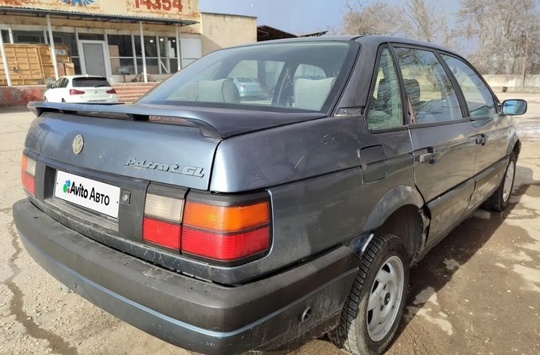 Продам Volkswagen Passat B3 1988 (2)