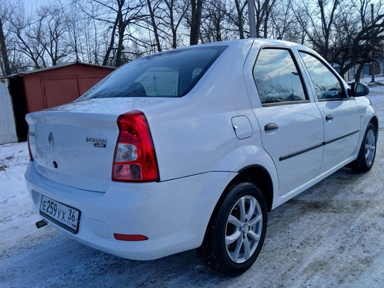 В продаже  рено логан (2)