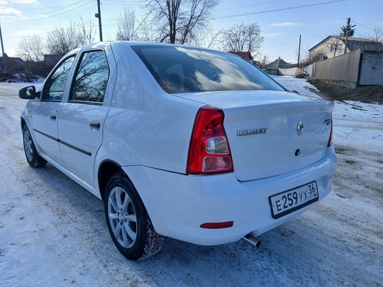 В продаже  рено логан (3)