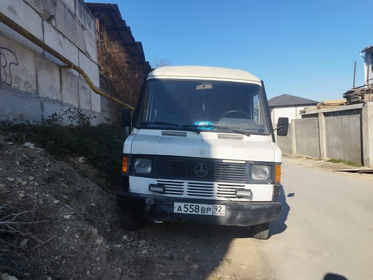 Продам грузоподъёмность до 2т, грузопассажирский.