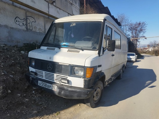 Продам грузоподъёмность до 2т, грузопассажирский. (2)