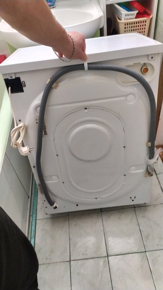 Продам б/у стиральную машинку Indesit (1)