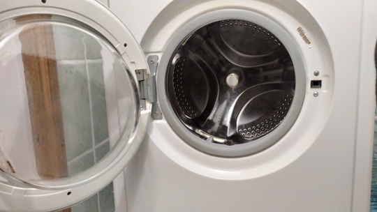 Продам б/у стиральную машинку Indesit (2)