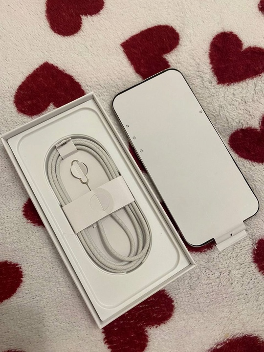 Продаю совершенно новый смартфон iPhone (1)
