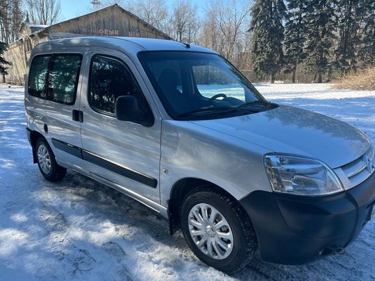 Продам Citroen Berlingo
2009 год пробег (3)