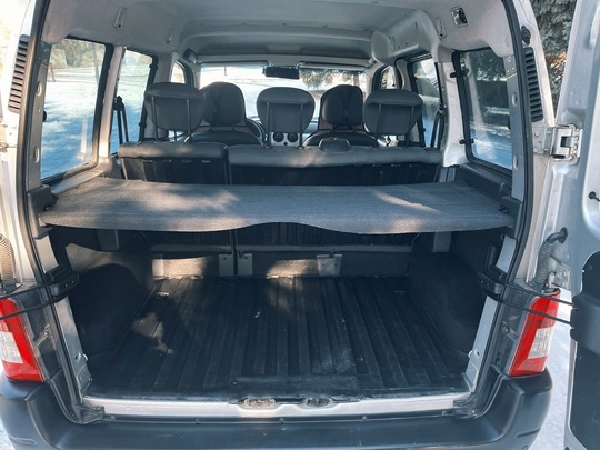 Продам Citroen Berlingo
2009 год пробег (5)