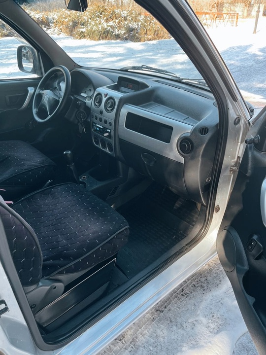 Продам Citroen Berlingo
2009 год пробег (7)