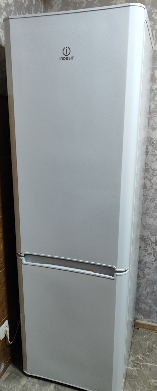 Продам холодильник indesit в хорошем