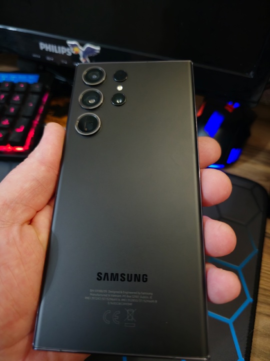 Samsung Galaxy S23ultra 12/256

Телефон в (3)