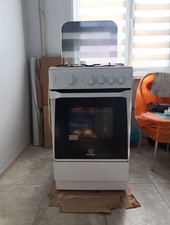 Продам газовую плиту Бу, в