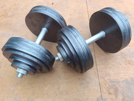 Продам гантели по 35 кг