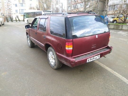 Chevrolet Blazer 2.2 МТ  1998год

Продам (3)