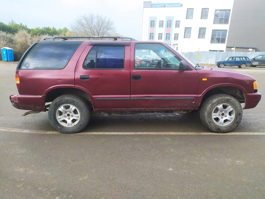 Chevrolet Blazer 2.2 МТ  1998год

Продам (5)