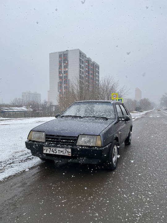 Продам 99 2002 года. 
Заводится,