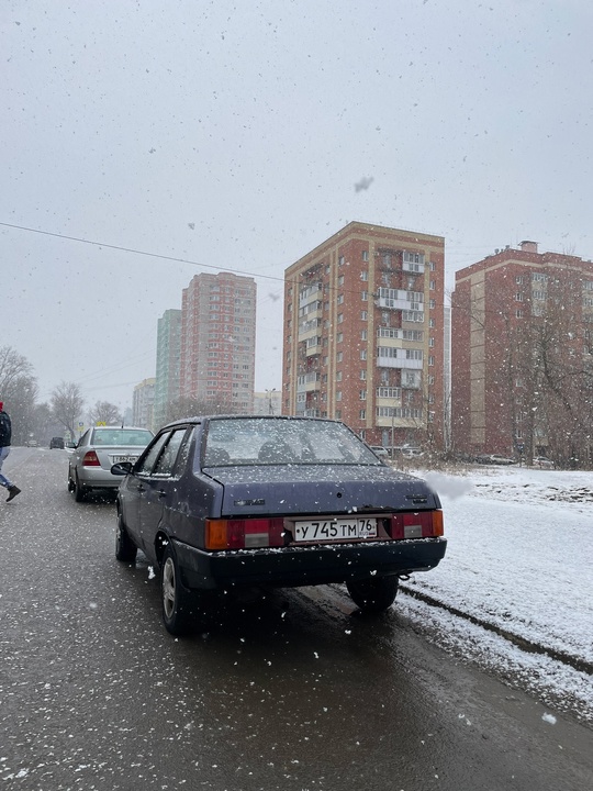 Продам 99 2002 года. 
Заводится, (1)