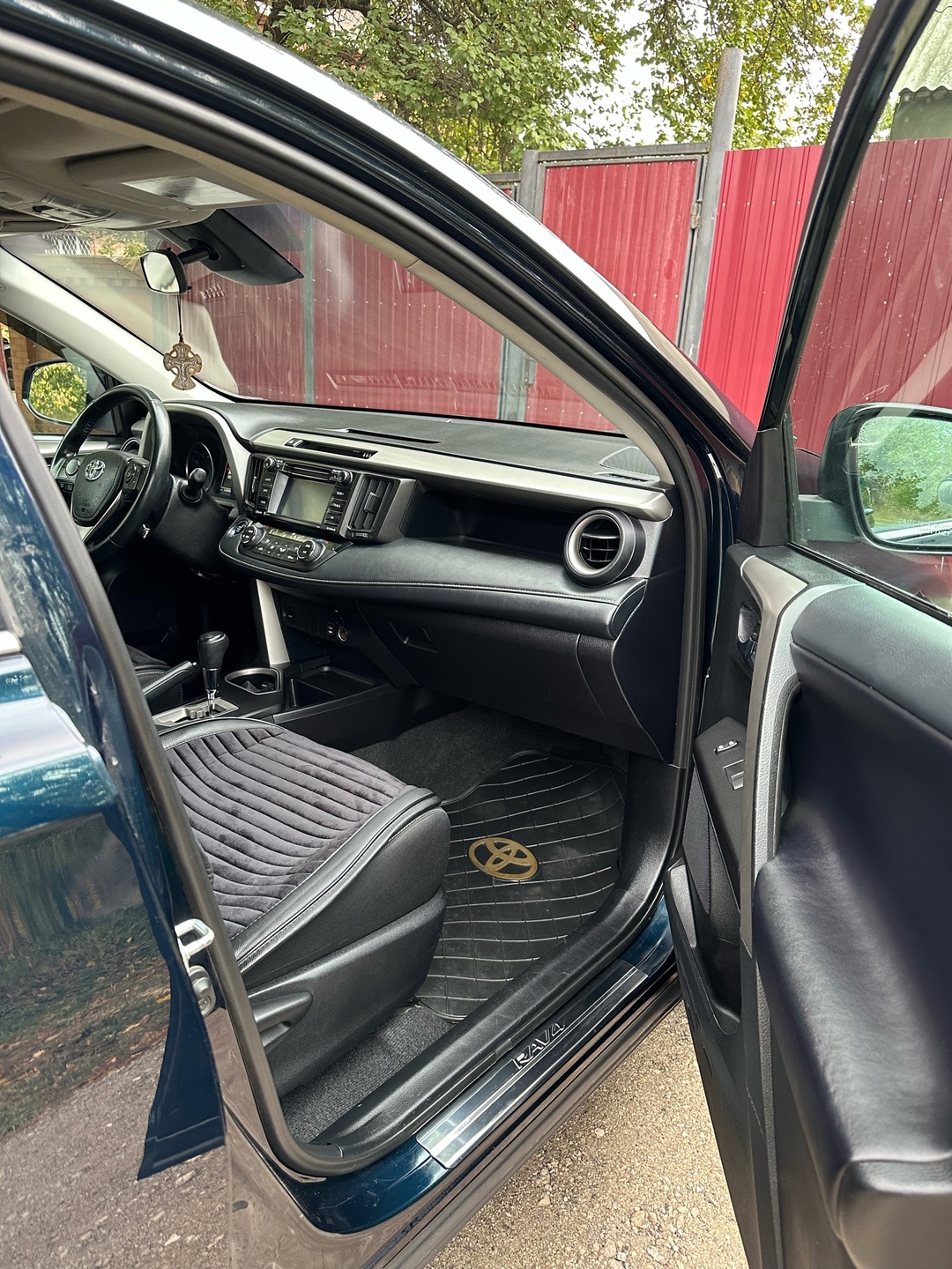 Продам Toyota Rav 4, в (7)